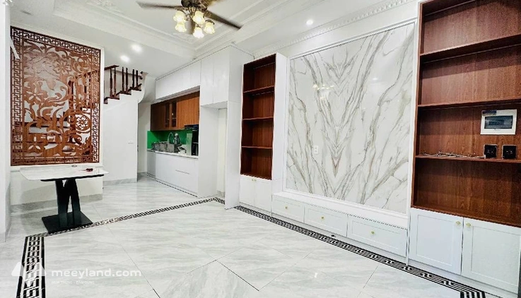 Bán nhà 5 tầng, 37m2 gần cầu Vĩnh Tuy, ô tô đỗ gần, nội thất đầy đủ
