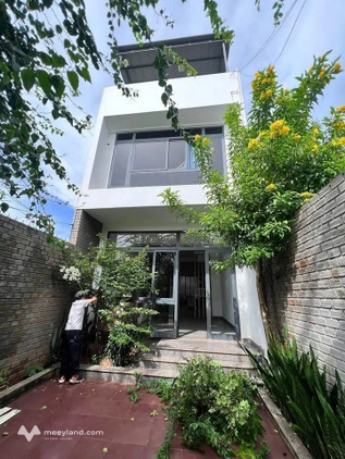 Nhà 3 tầng đẹp, thoáng mát, giá tốt, cách trung tâm Buôn Ma Thuột