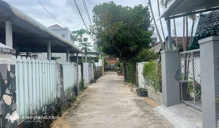 Bán đất tặng nhà cấp 4 hướng Tây Bắc, đường ô tô thông thoáng tại Phú Yên