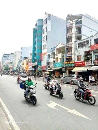 Quận 10 - nhà đẹp ngang 4m, sửa chữa ở ngay