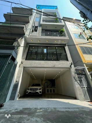 Nhà Hoàng Cầu - Đống Đa 7 tầng thang máy, ô tô vào nhà, sổ đỏ vuông vắn