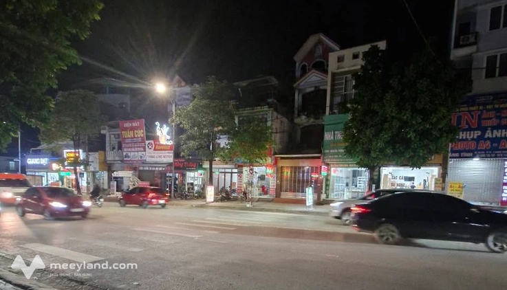 Tọa lạc trên trục đường Quang Trung sầm uất, đây là một siêu phẩm với hai mặt tiền rộng rãi