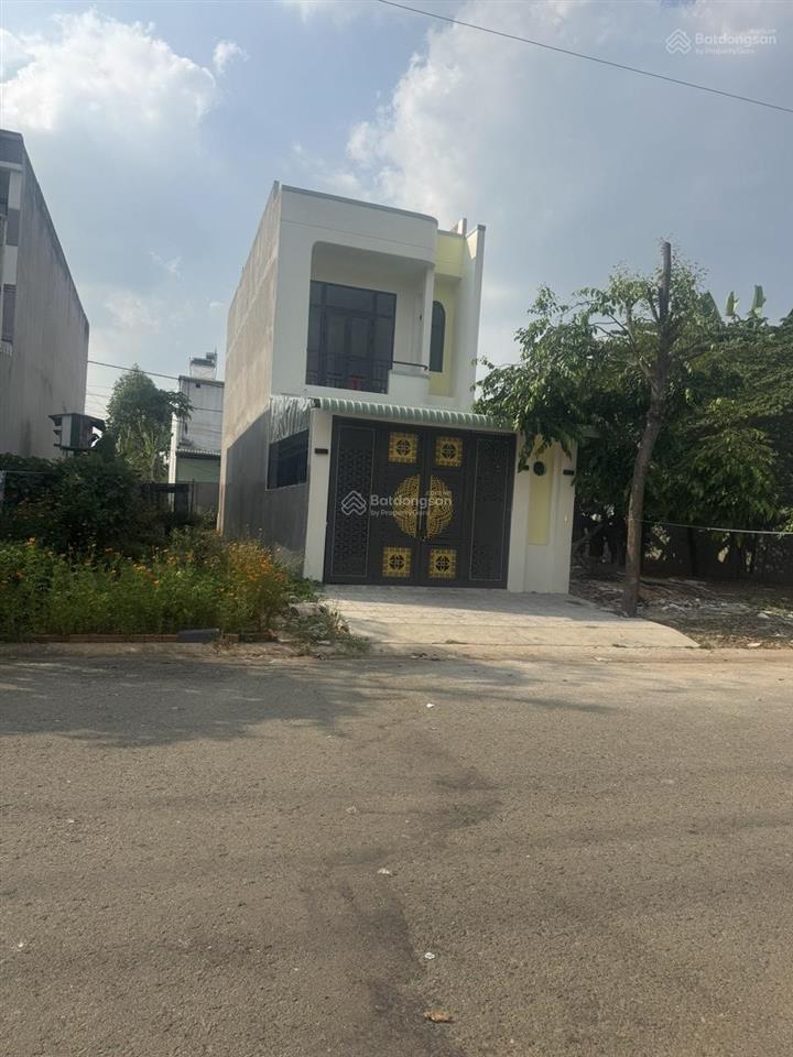 Cần bán căn nhà trệt lầu mẫu mới tại đường n16 sát cổng khu đô thị mỹ phước 3