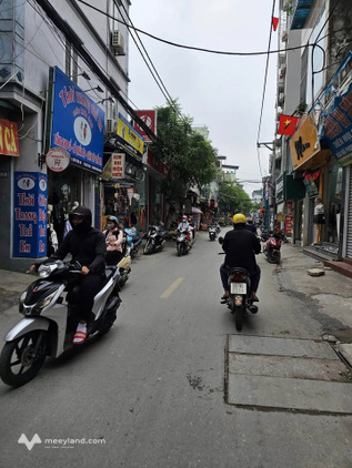 Nhà lô góc siêu đẹp, diện tích 45m2 mặt phố kinh doanh sầm uất ngay tại thị trấn Phùng