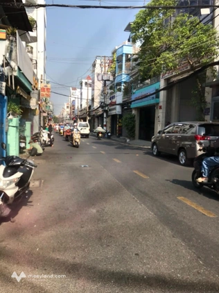 Cơ hội sở hữu ngay căn nhà phố 4 tầng kiên cố, tọa lạc tại vị trí đắc địa trên đường Phạm Văn Đồng