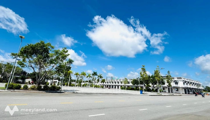 Siêu phẩm nhà trệt lầu có sân thượng, tọa lạc ngay mặt tiền đường số 4 lộ giới 22,5m tại Khu 5A, thành phố Sóc Trăng