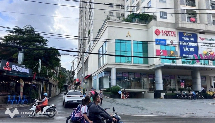 Tọa lạc tại vị trí đắc địa, trung tâm Đặng Văn Bi, Thủ Đức, lô đất 3 mặt tiền
