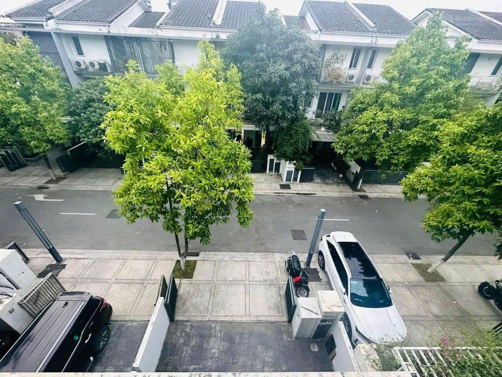 Chủ nhà gửi bán căn góc xẻ khe thuộc tiểu khu Everlyne siêu đẹp, KĐT ParkCity Hà Nội .