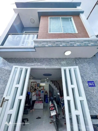 Chào bạn, mình có căn nhà kiên cố 1 trệt 1 lầu nằm tại Hẻm 233 Nguyễn Văn Cừ, phường An Hoà, thành phố Cần Thơ