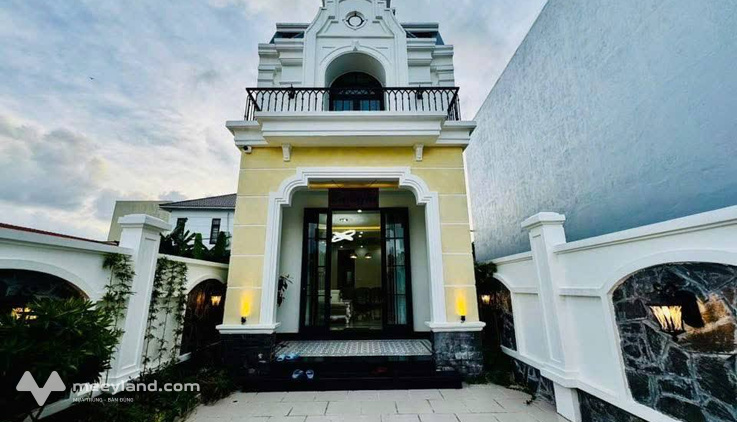 Khám phá căn villa 2 tầng kiên cố, nằm ngay sát mặt tiền đường Minh Mạng