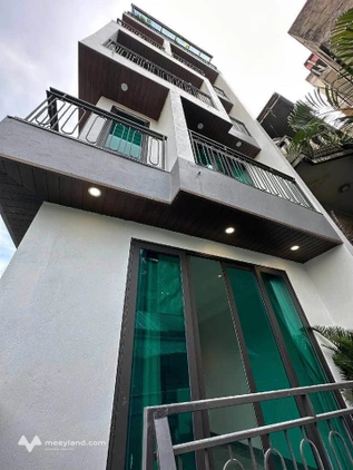 Nhà mới đón khách, đối diện ga hà nội - ô tô tránh nhau vèo vèo