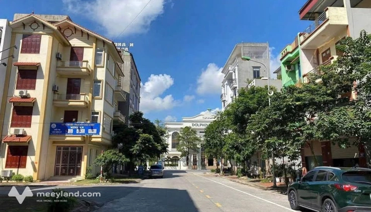 Bán nhà 3 tầng 1 tum có thang máy, đường Nguyễn Khắc Cần, Bắc Ninh