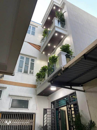 Chào mừng quý vị đến với căn nhà 3 tầng xây mới tinh, tọa lạc tại ngõ Giải Phóng, gần Nam Định Tower