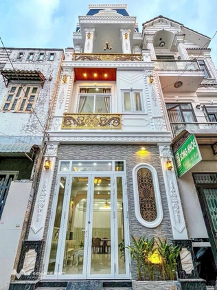 Bán nhà 1 trệt 2 lầu phong cách tân cổ điển, tọa lạc tại trục chính hẻm 11 Nguyễn Văn Linh