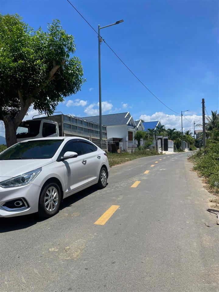 Kẹt lắm rồi chính chủ cần bán gấp đất 1000m² full thổ, đường nhựa 2 làn, p. ninh hòa giá 5,5tr/m2