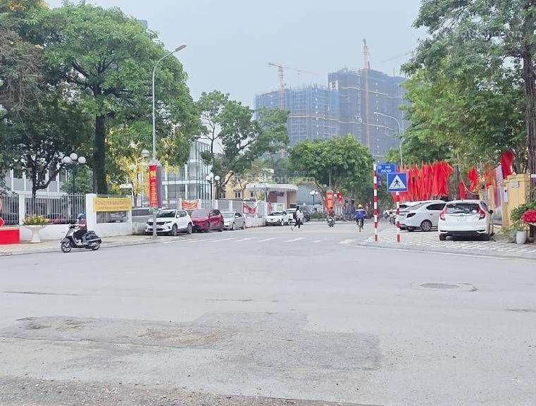 Bán đất mặt phố phú thượng khu dân cư đông đúc kinh doanh đa dạng dt 62m² giá hơn 23 tỷ