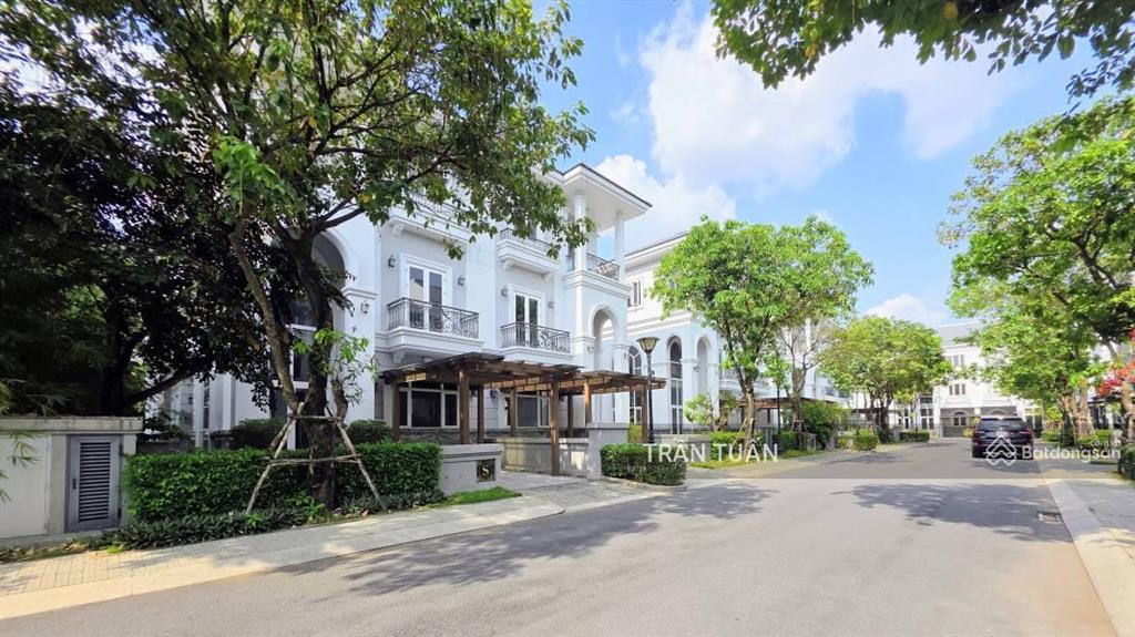Biệt thự đơn lập sol villas 12x22m², 2 mặt thoáng, view công bờ sông. giá 31 tỷ, bán gấp.