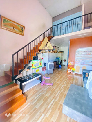 Nhà gác lửng full thổ cư, mặt tiền đường 6.5m, gần bến xe Cà Mau