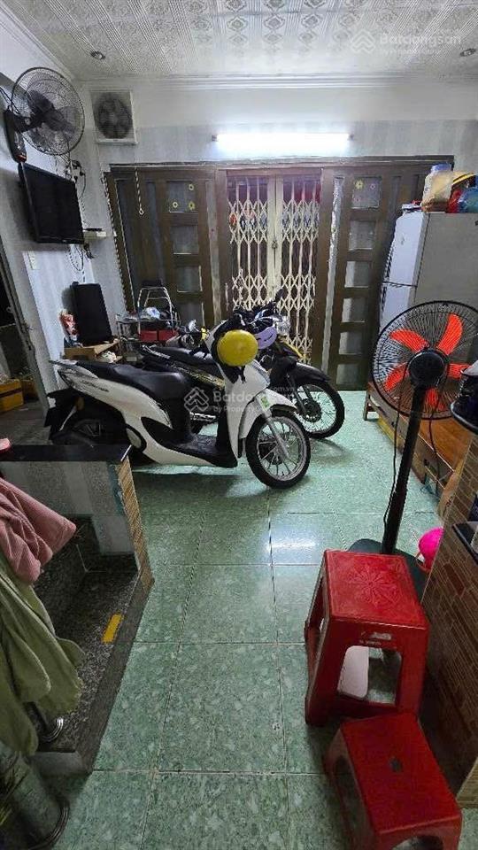 Gấp bán, cách 30m ra mặt tiền nhà nguyễn công hoan, phú nhuận, dt 4.5x15m, 3 tầng btct, 8.2 tỷ tl