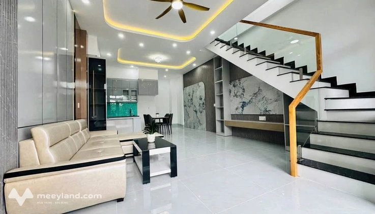 Bán gấp nhà 1 trệt 1 lầu, 80m2, 3 phòng ngủ, sân xe hơi 7 chỗ, chỉ 3,75 tỷ