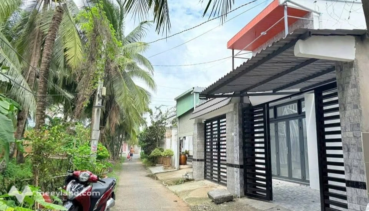 Nhà 1 trệt, 1 lầu, 8m mặt tiền nở hậu, giá yêu thương chỉ 1,39 tỷ, tại Bến Tre