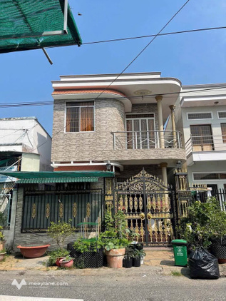 Nhà 1 trệt, 1 lầu hiện đại gần chợ Vĩnh Long, 2,3 tỷ