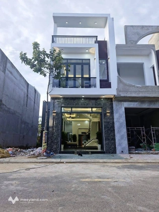 Nhà 1 trệt 1 lầu - 4.5x14m - 2,75 tỷ - Tân Hiệp, Bình Dương