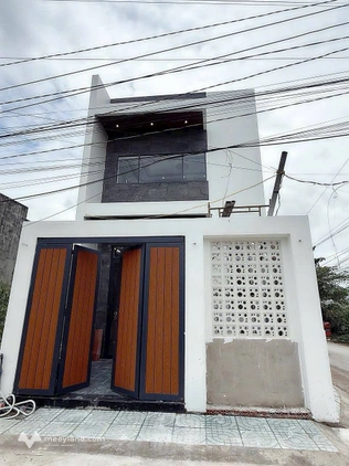 Bán nhà góc 2 mặt tiền, gần chợ Mỹ Hạnh Nam, giá chỉ 2,29 tỷ