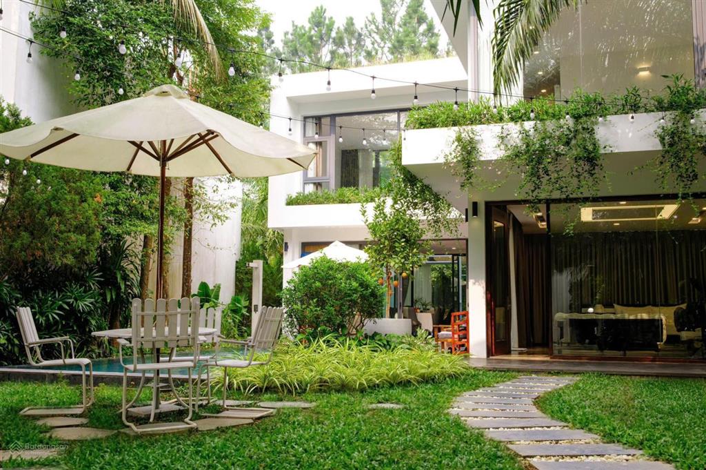 Bán biệt thự charm villa flamingo đại lải resort, sổ lâu dài, vị trí trung tâm, 242/342m, 13.5 tỷ