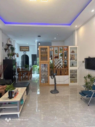Nhà Bà Rịa 110m2, 3 phòng ngủ, 3,2 tỷ, ngay chợ Long Hương, đón gió Tây Nam
