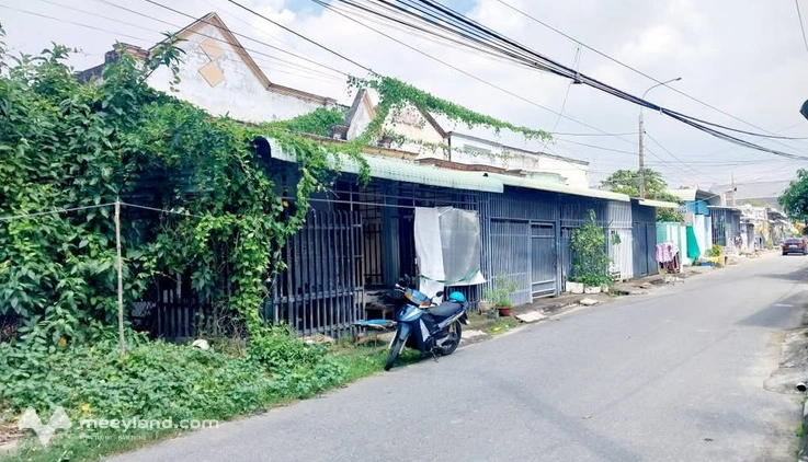 Bán nhà cấp 4 mặt tiền đường nhựa, gần quốc lộ 51, giá siêu hời