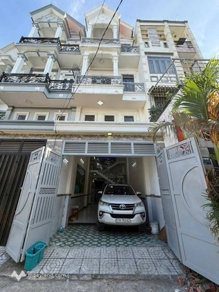 Nhà 4m x 17m, 4 phòng ngủ, hẻm 8m, Quận 12, vừa ở vừa kinh doanh, giá hời