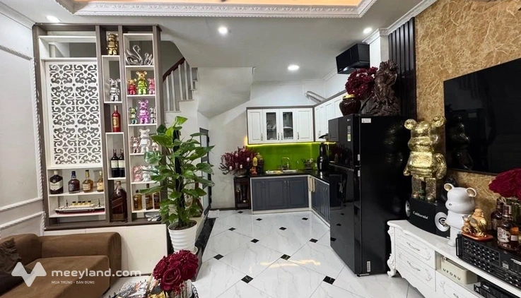 Nhà Lạc Trung 5 tầng, 40m², ô tô đỗ cửa, sổ nở hậu, tặng nội thất