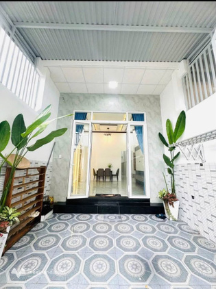 Nhà mê lửng hẻm xe hơi đường Y Nuê, phường Eakao, gần chợ, giá 2,75 tỷ