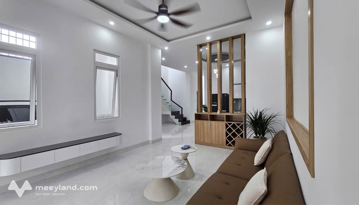 Nhà 1 trệt 1 lầu, 3 phòng ngủ, sân thượng, sân ô tô Nguyễn Phúc Chu, Buôn Ma Thuột, giá 3,9 tỷ