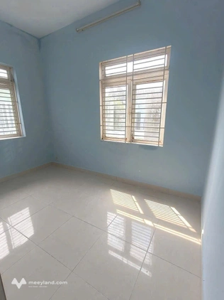 Cho thuê nhà Hóc Môn giá chỉ 5 triệu/tháng, 3 phòng ngủ, có ban công và sân để xe
