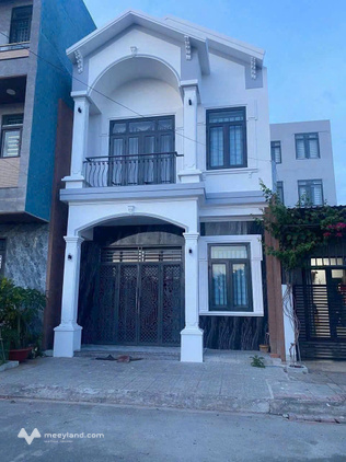 Nhà xinh 3,8 tỷ, 3 phòng ngủ, 1 trệt, 1 lầu, hướng Tây Nam, sẵn sổ hồng