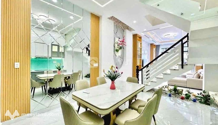 Bán nhà quận 4, vị trí đẹp, giá 3,55 tỷ, hẻm xe hơi, cần bán gấp