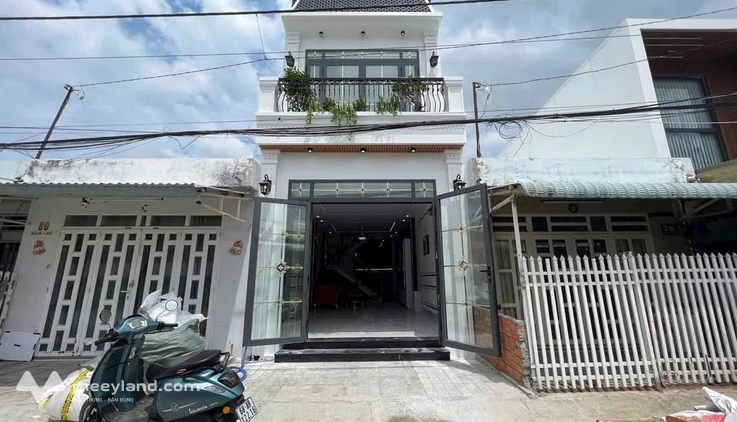 Nhà mặt tiền Nam Cao, Rạch Giá, sát chợ 30/4, full nội thất, giá yêu thương
