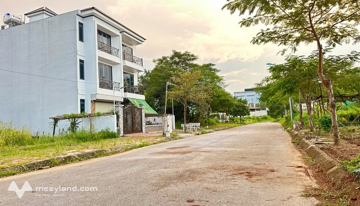 Đất biệt thự Nam Đầm Vạc, Vĩnh Yên, 200m2, mặt tiền 12,5m, view công viên