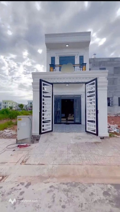 Nhà 3 phòng ngủ, 64m2, sổ riêng, đường nhựa 7m, gần khu công nghiệp và bệnh viện Tân Uyên, giá tốt nhất khu vực