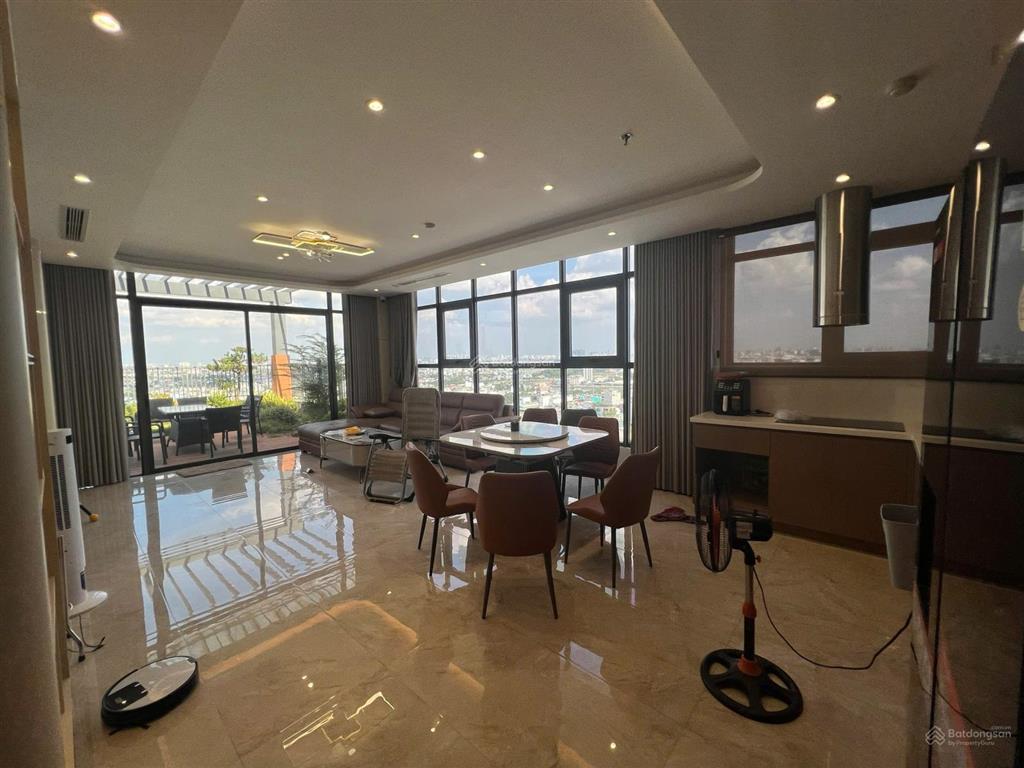 Bán penthouse sân vườn biệt thự góc trên không view sân bay. giá bán 8,8 tỷ (thương lượng).