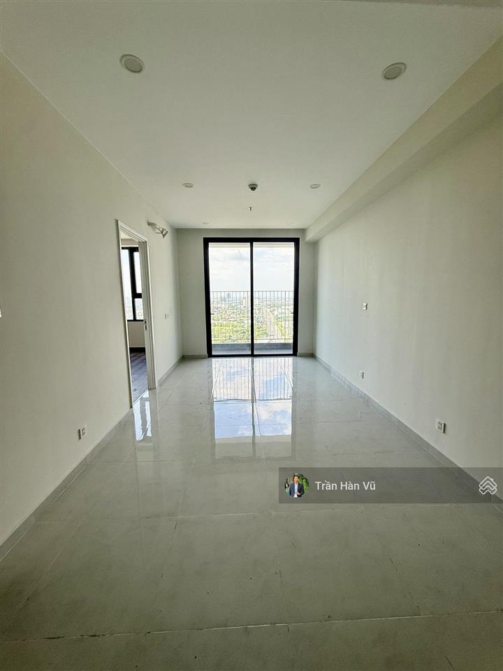 Giá tốt chính chủ cần bán gấp căn hộ 1pn view sân golf cực đẹp chỉ 2,1 tỷ