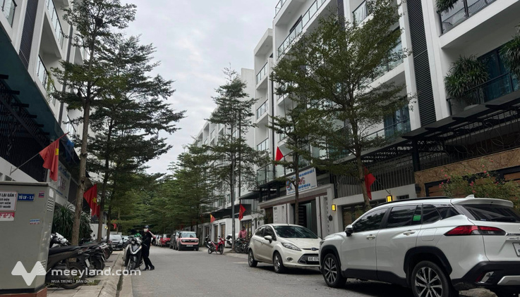 Bán nhà liền kề đường Phú Diễn, 100m2, 7 tầng, thang máy, gara ô tô