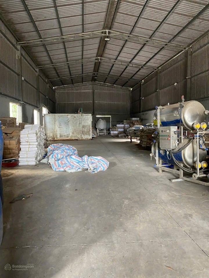 Bán gấp xưởng 3400m2. 2000m2 thổ cư. mặt tiền đường bến đình. xe công chạy 24/7
