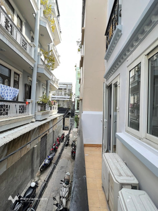 Nhà 3 lầu 4 ngủ Phú Nhuận - Sổ vuông, gần sân bay, giá hời 6.15 tỷ