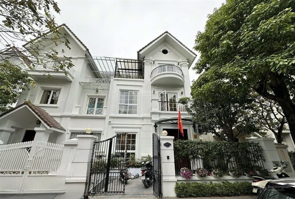 Bán biệt thư vinhomes long biên view sông full nội thất thang máy. dt280m2. giá chào130 tỷ tl