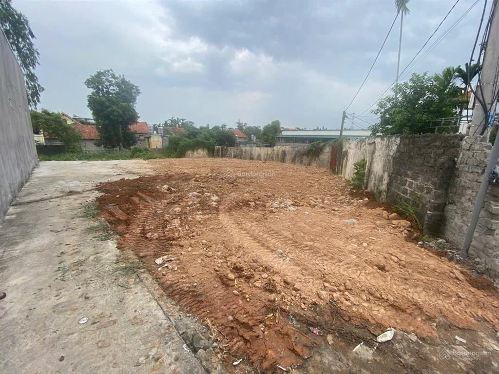 Chính chủ bán đất tại quảng yên, nằm trong khu thuê trọ của cụm kcn, cách hlx 10p lái xe.