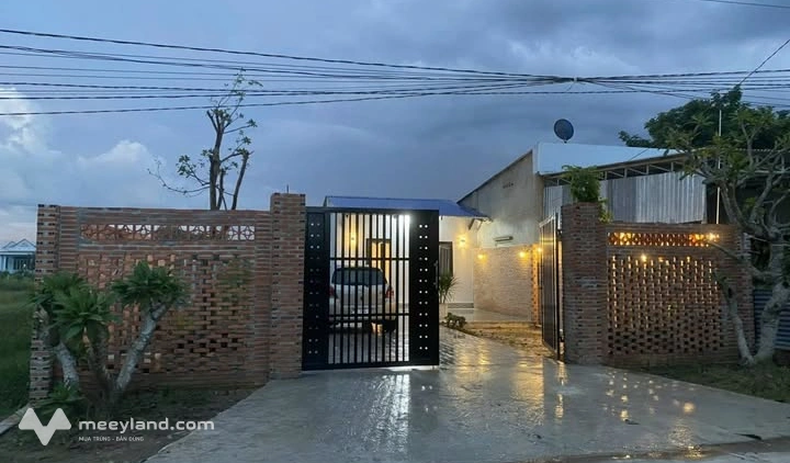 Tân Châu, Tây Ninh - Bán nhà 4 ngủ, 50m2 thổ cư, giá sốc 1.35 tỷ