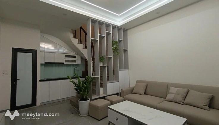 Nhà 5 tầng Cầu Giấy, full nội thất, gần phố, ngõ nông, cực xinh